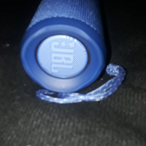 A jbl flip 4 speaker - Picture 4 of 8